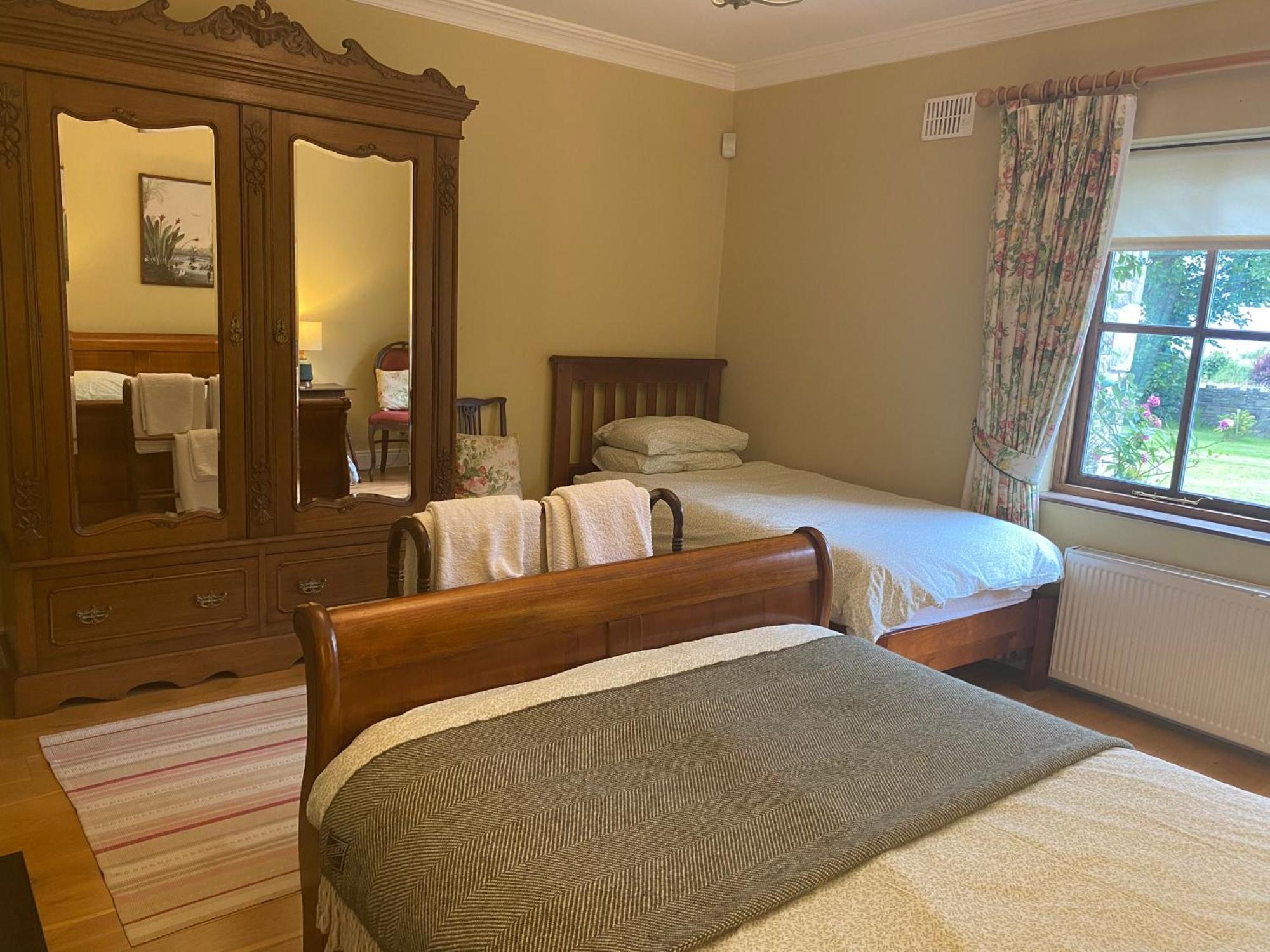 Croagh Patrick Lodge Apartment Уестпорт Екстериор снимка